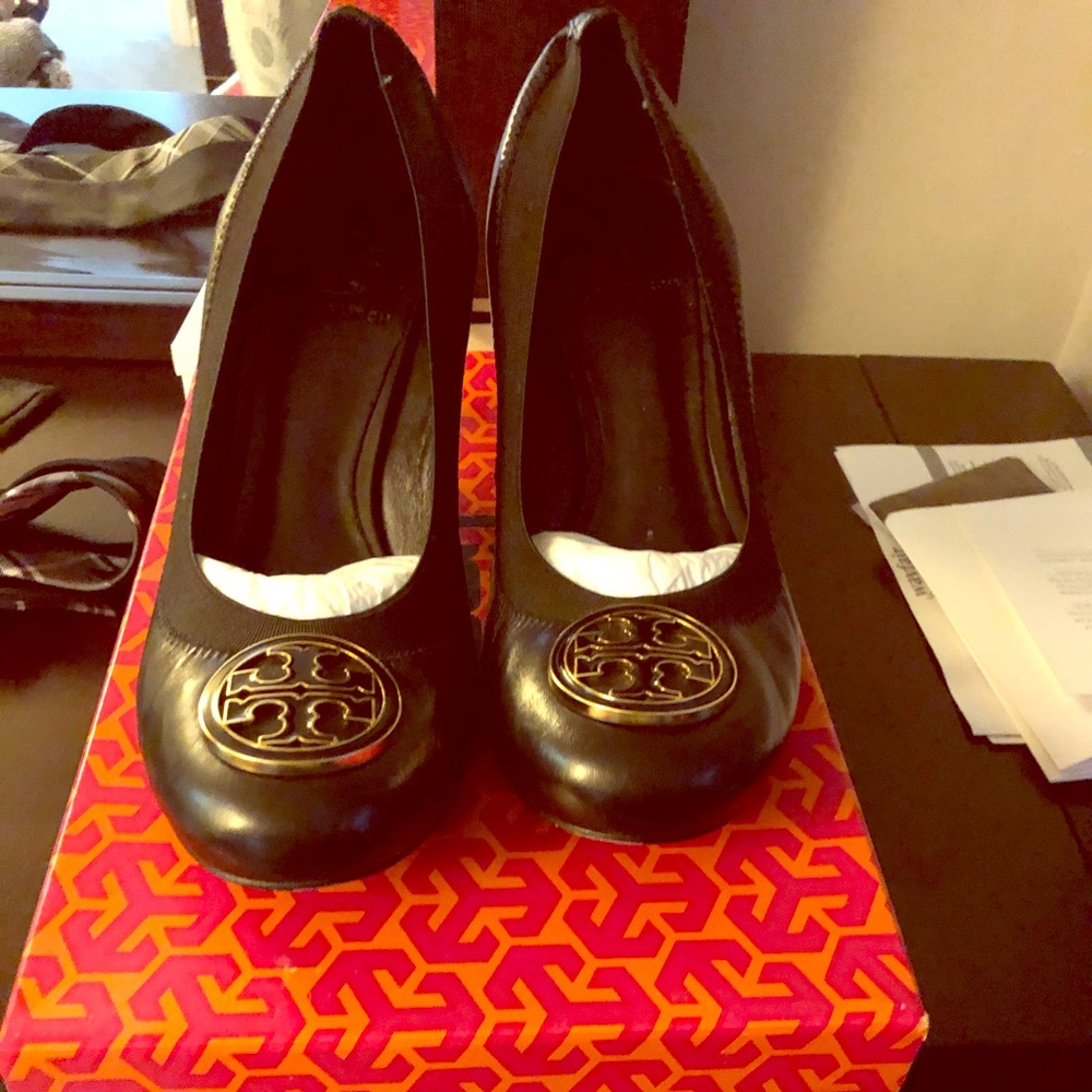 Tory Burch Caroline Mid-Heel Pump- 8.5